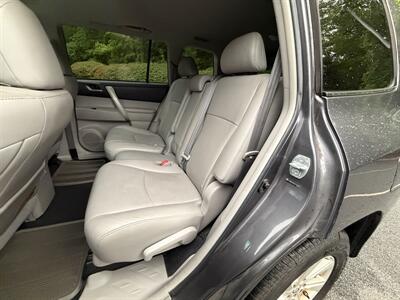 2012 Toyota Highlander SE   - Photo 11 - Greensboro, NC 27407