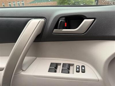 2012 Toyota Highlander SE   - Photo 21 - Greensboro, NC 27407