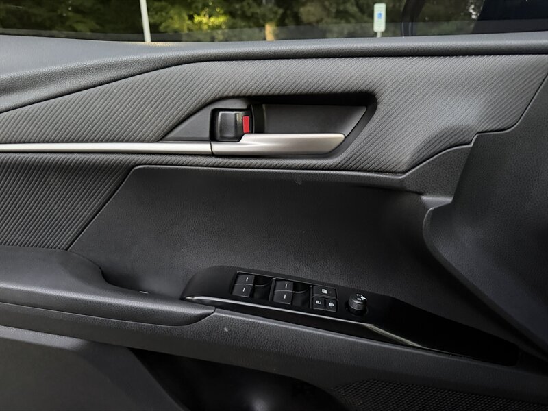2025 Toyota Camry SE - Photo 17 - Greensboro, NC 27407