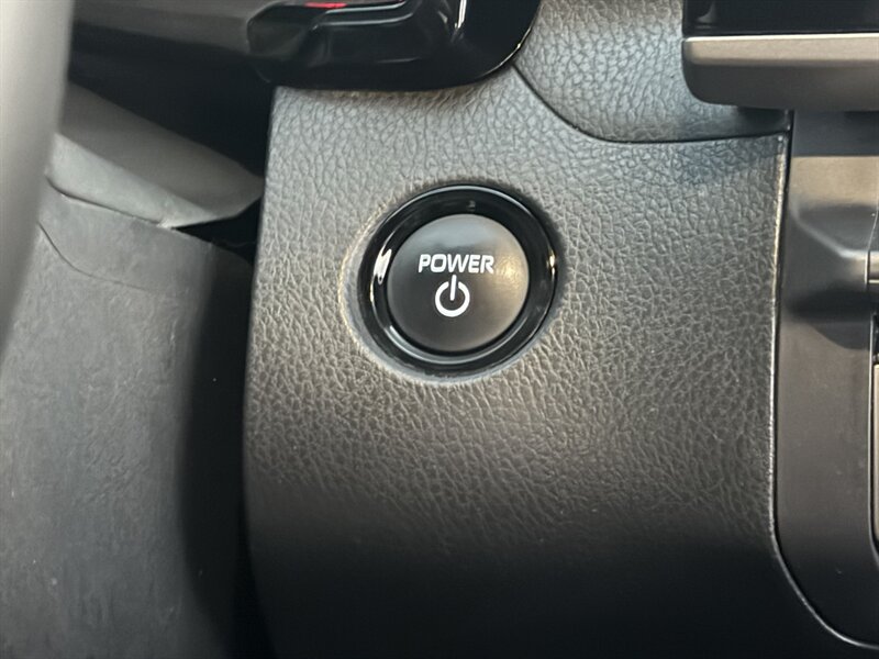 2025 Toyota Camry SE - Photo 15 - Greensboro, NC 27407