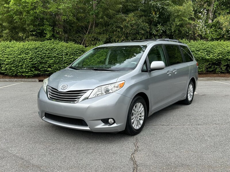 2014 Toyota Sienna XLE 8-Passenger Auto Acce   - Photo 1 - Greensboro, NC 27407