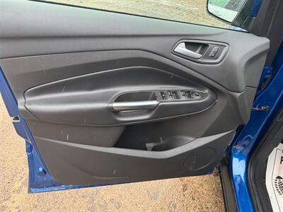 2019 Ford Escape SE   - Photo 10 - Saint Cloud, MN 56304