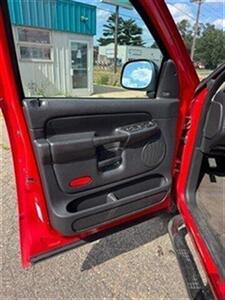 2004 Dodge Ram 1500 4dr Quad Cab SLT   - Photo 9 - Saint Cloud, MN 56304
