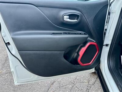 2023 Jeep Renegade Trailhawk   - Photo 18 - Saint Cloud, MN 56304