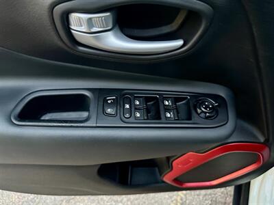 2023 Jeep Renegade Trailhawk   - Photo 19 - Saint Cloud, MN 56304