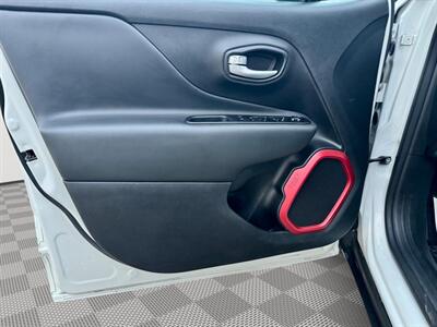 2023 Jeep Renegade Trailhawk   - Photo 19 - Saint Cloud, MN 56304