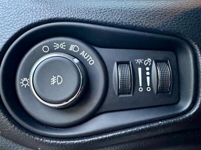 2023 Jeep Renegade Trailhawk   - Photo 12 - Saint Cloud, MN 56304
