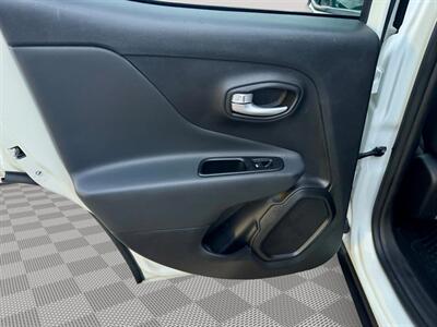 2023 Jeep Renegade Trailhawk   - Photo 22 - Saint Cloud, MN 56304