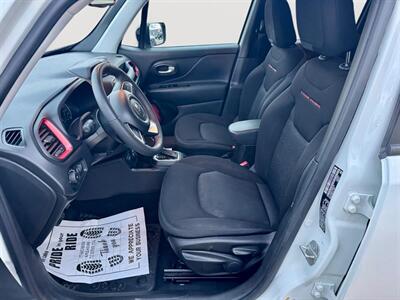 2023 Jeep Renegade Trailhawk   - Photo 10 - Saint Cloud, MN 56304