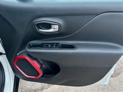 2023 Jeep Renegade Trailhawk   - Photo 27 - Saint Cloud, MN 56304