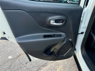 2023 Jeep Renegade Trailhawk   - Photo 21 - Saint Cloud, MN 56304