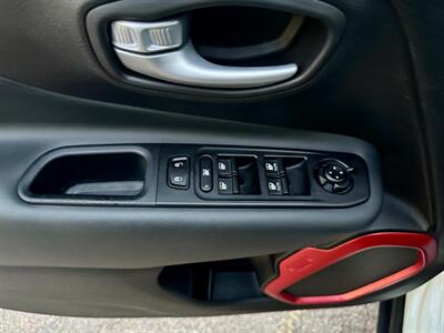 2023 Jeep Renegade Trailhawk   - Photo 20 - Saint Cloud, MN 56304