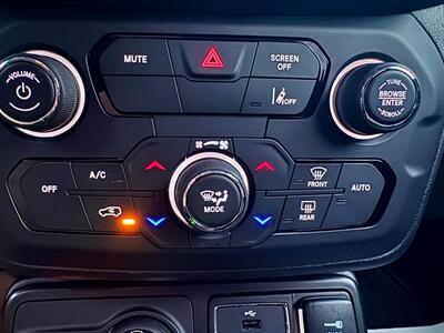 2023 Jeep Renegade Trailhawk   - Photo 14 - Saint Cloud, MN 56304
