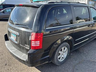 2010 Chrysler Town and Country Touring - Photo 4 - Saint Cloud, MN 56304
