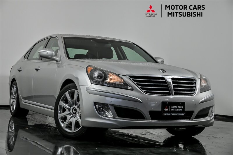 Silver (Platinum Metallic) 2011 Hyundai Equus Signature RWD Sedan Rear-Wheel Drive 6-Speed Automatic