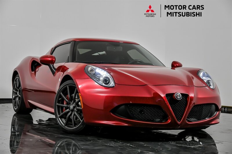 Rosso Competizione Tri-Coat 2017 Alfa Romeo 4C Coupe RWD Coupe Rear-Wheel Drive 6-Speed Automatic