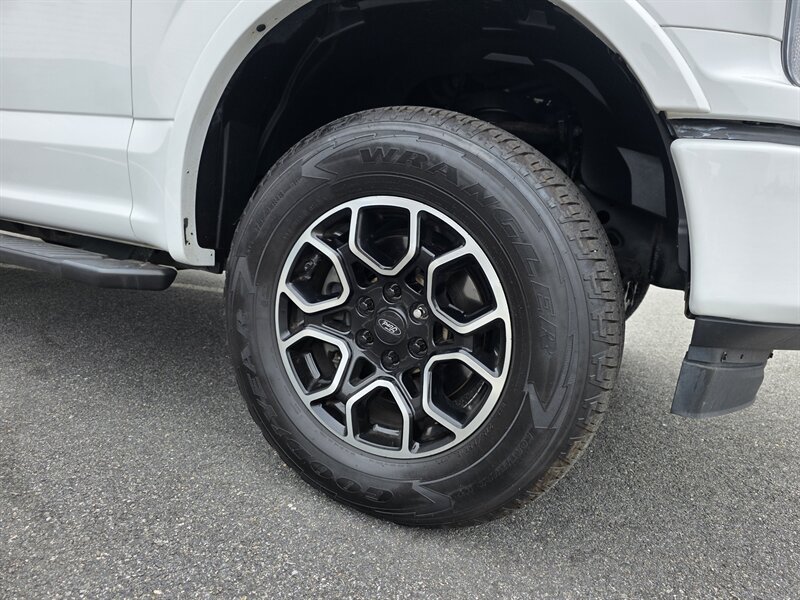 2019 Ford F-150 XLT - Photo 9 - Westport, MA 02790