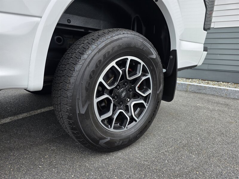 2019 Ford F-150 XLT - Photo 10 - Westport, MA 02790