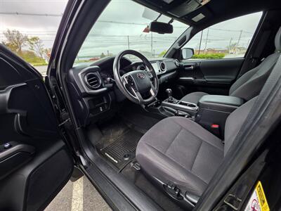 2017 Toyota Tacoma TRD Sport   - Photo 17 - Westport, MA 02790