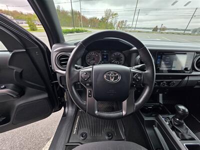 2017 Toyota Tacoma TRD Sport   - Photo 18 - Westport, MA 02790