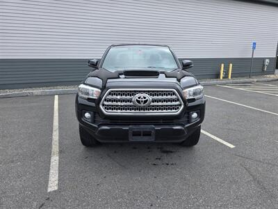 2017 Toyota Tacoma TRD Sport   - Photo 5 - Westport, MA 02790