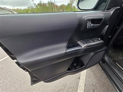 2017 Toyota Tacoma TRD Sport   - Photo 27 - Westport, MA 02790
