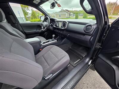 2017 Toyota Tacoma TRD Sport   - Photo 14 - Westport, MA 02790