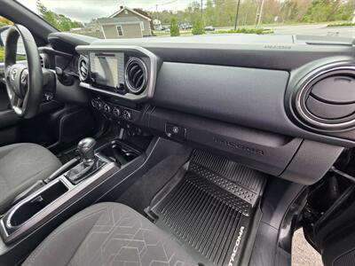 2017 Toyota Tacoma TRD Sport   - Photo 22 - Westport, MA 02790