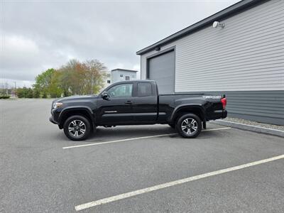 2017 Toyota Tacoma TRD Sport   - Photo 2 - Westport, MA 02790