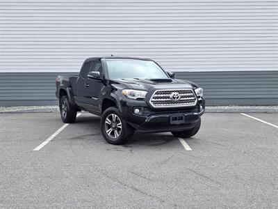 2017 Toyota Tacoma TRD Sport   - Photo 4 - Westport, MA 02790