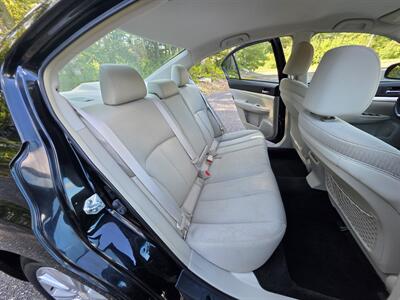 2011 Subaru Legacy 2.5i Premium   - Photo 24 - Westport, MA 02790