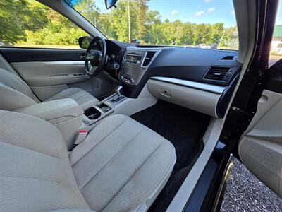 2011 Subaru Legacy 2.5i Premium   - Photo 16 - Westport, MA 02790