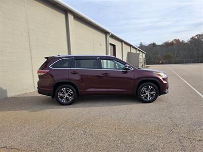 2016 Toyota Highlander XLE - Photo 4 - Westport, MA 02790