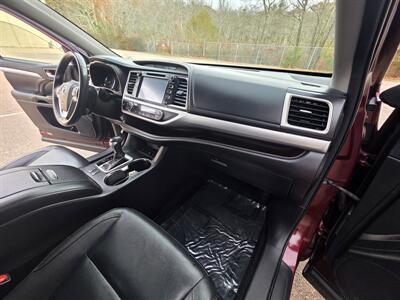 2016 Toyota Highlander XLE - Photo 23 - Westport, MA 02790