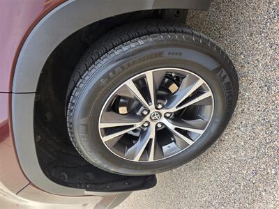 2016 Toyota Highlander XLE - Photo 10 - Westport, MA 02790