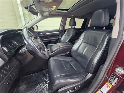 2016 Toyota Highlander XLE - Photo 11 - Westport, MA 02790