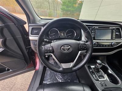 2016 Toyota Highlander XLE - Photo 14 - Westport, MA 02790