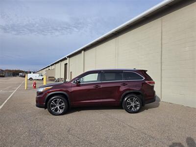 2016 Toyota Highlander XLE - Photo 6 - Westport, MA 02790