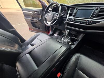 2016 Toyota Highlander XLE - Photo 24 - Westport, MA 02790