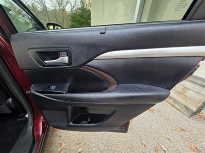 2016 Toyota Highlander XLE - Photo 25 - Westport, MA 02790