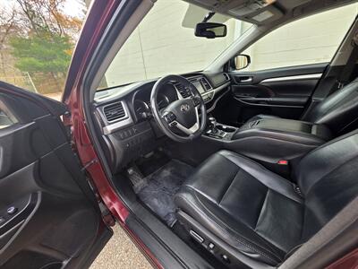 2016 Toyota Highlander XLE - Photo 12 - Westport, MA 02790