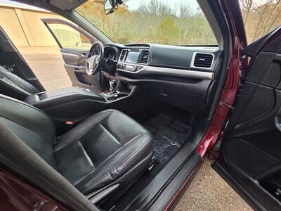 2016 Toyota Highlander XLE - Photo 22 - Westport, MA 02790