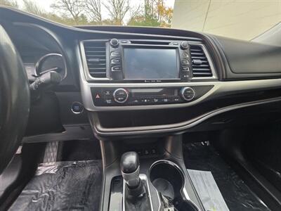 2016 Toyota Highlander XLE - Photo 15 - Westport, MA 02790