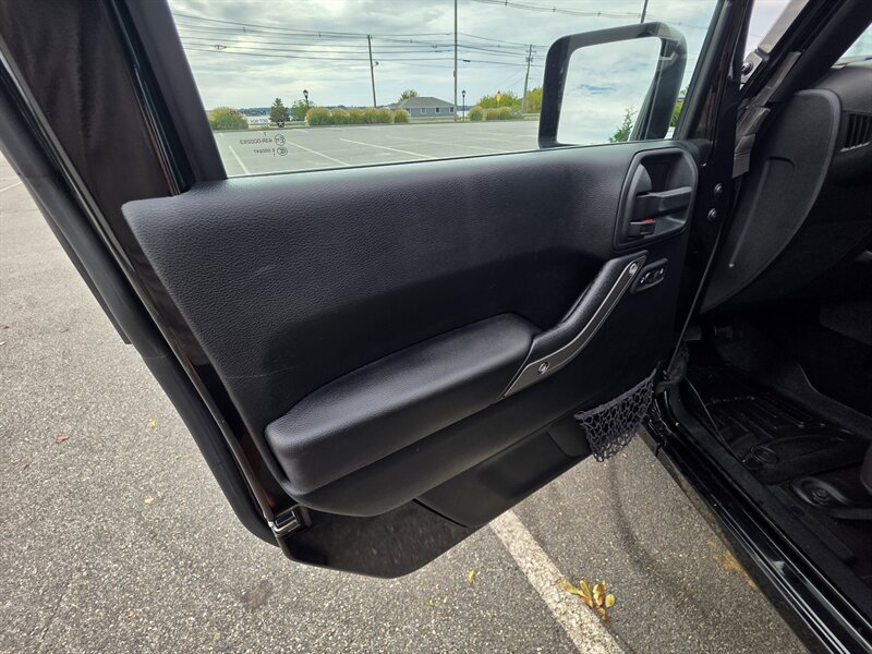 2017 Jeep Wrangler Unlimited Sport S - Photo 29 - Westport, MA 02790