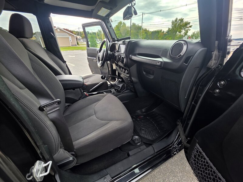 2017 Jeep Wrangler Unlimited Sport S - Photo 20 - Westport, MA 02790