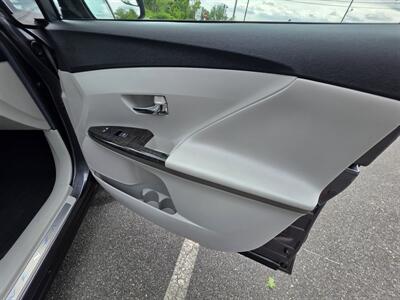 2014 Toyota Venza LE - Photo 24 - Westport, MA 02790