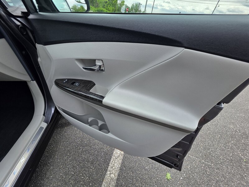 2014 Toyota Venza LE - Photo 24 - Westport, MA 02790