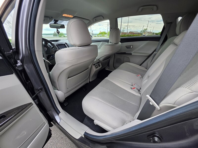 2014 Toyota Venza LE - Photo 12 - Westport, MA 02790