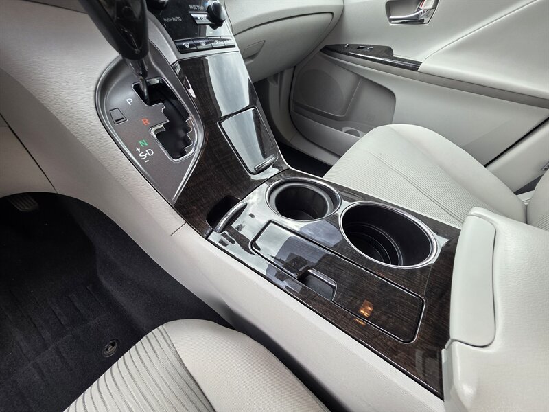 2014 Toyota Venza LE - Photo 18 - Westport, MA 02790