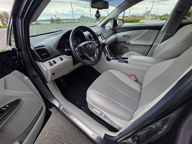 2014 Toyota Venza LE - Photo 15 - Westport, MA 02790